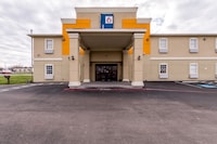 Motel 6 Jourdanton, TX