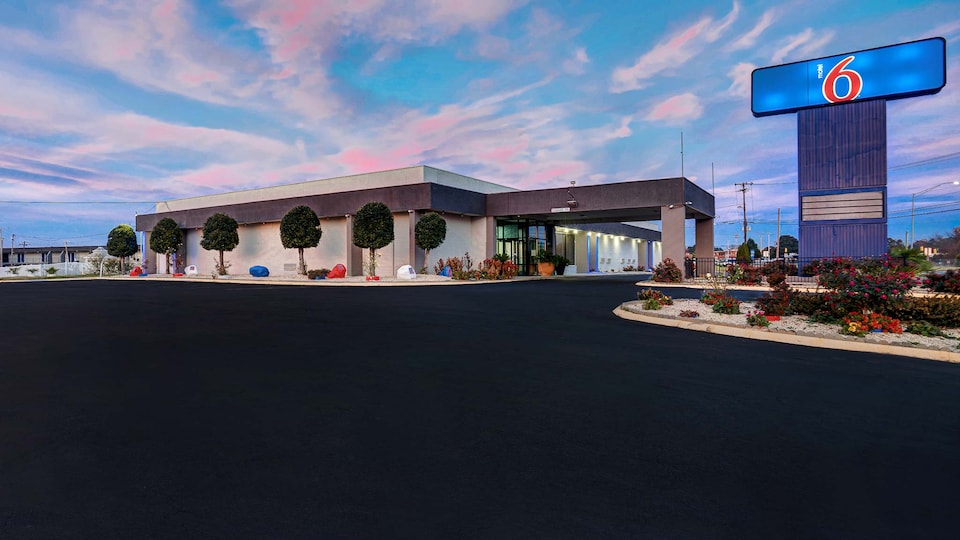 Motel 6 Burlington, NC, Burlington_WA, Burlington