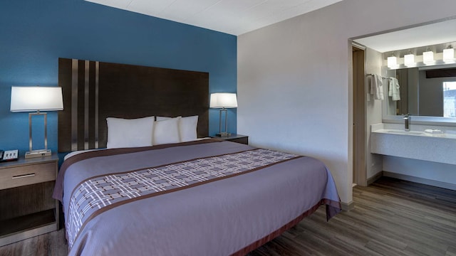 1 King Bed | Suite, Smoking, Micfridge 