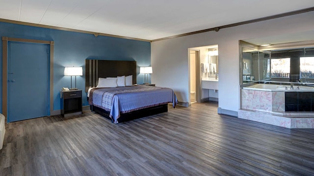 1 King Bed | Suite, Smoking, Hot Tub, Micfridge