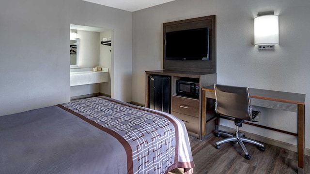 1 Full Bed | Suite, Non-Smoking, Micfridge