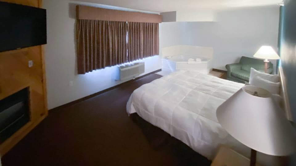 1 King Bed | Non-Smoking, Hot Tub