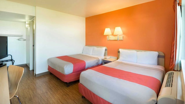 2 Full Beds | Micfridge