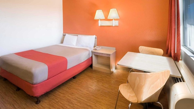 1 Full Bed | ADA/Tub/Micfridge