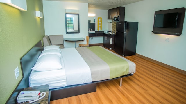 1 KING BED | SMOKING KITCHEN