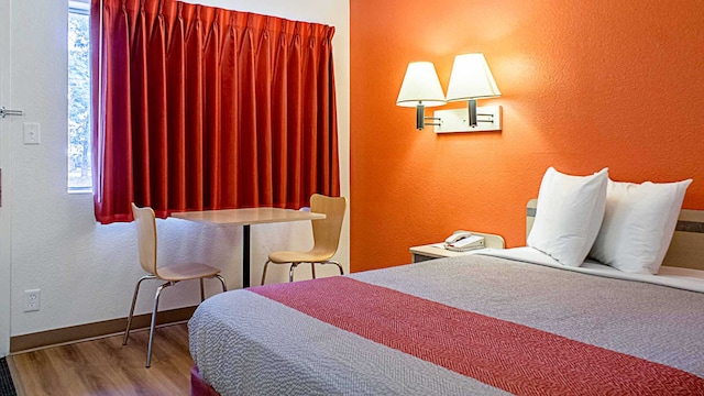 1 QUEEN BED | MOBILITY ACCESSIBLE RI SHWR