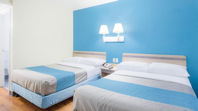 2 Full Beds | Smoking