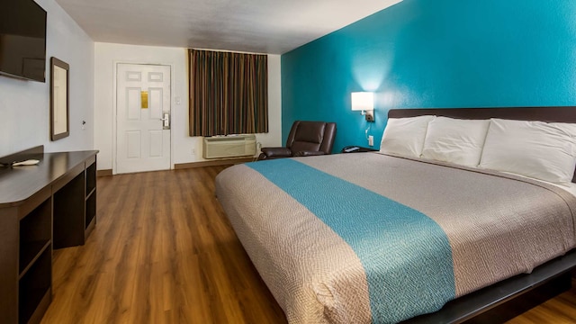 1 King Bed | Smoking, Micfridge