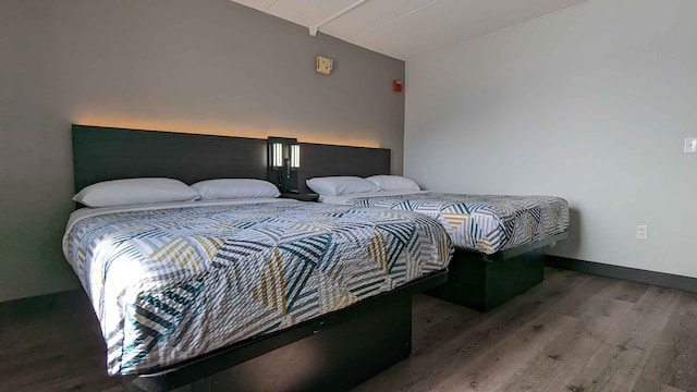 2 Full Beds | ADA/Tub