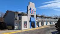 Motel 6 Leominster, MA