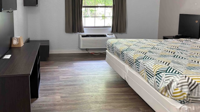 1 Full Bed | Smoking, Kitchen