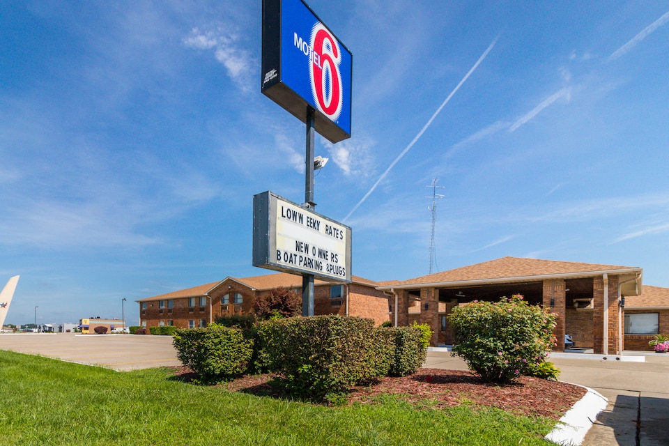 Motel 6 Marion, IL, MARION, MARION