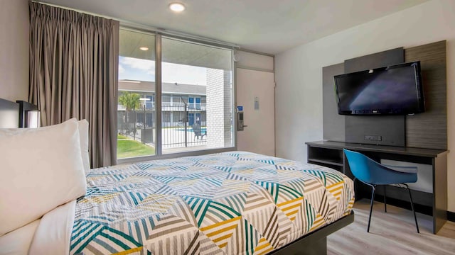 1 Full Bed | Smoking, Kitchen