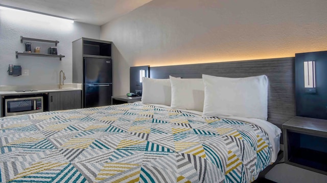 1 King Bed | Non-Smoking, Kitchen