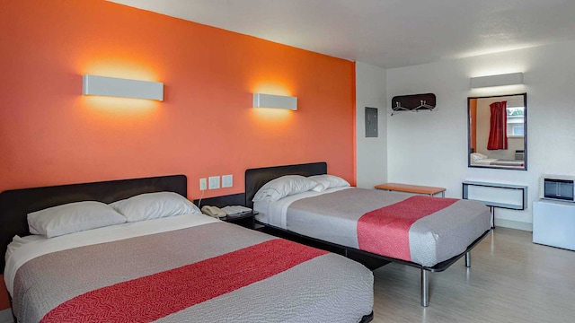 2 FULL BEDS | SMOKING