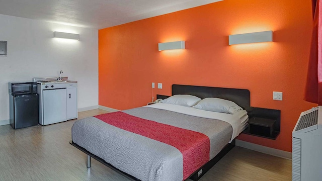 1 QUEEN BED | MOBILITY ACCESS RI SHWR NSMK