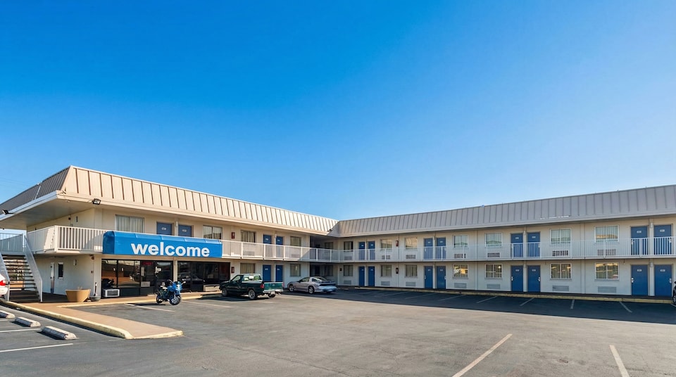 Motel 6 San Antonio, TX - I-10 West, C78201, San-Antonio