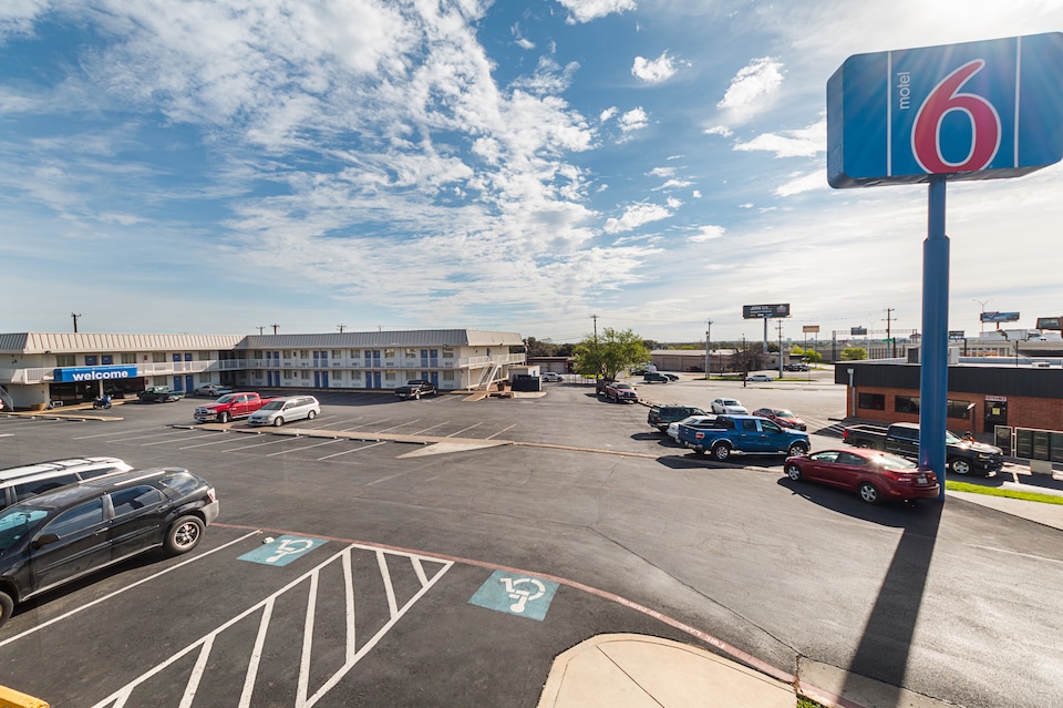 Motel 6 San Antonio, TX - I-10 West, C78201, San-Antonio