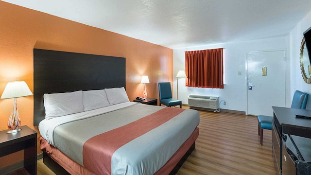 1 King Bed | Non-Smoking, Micfridge