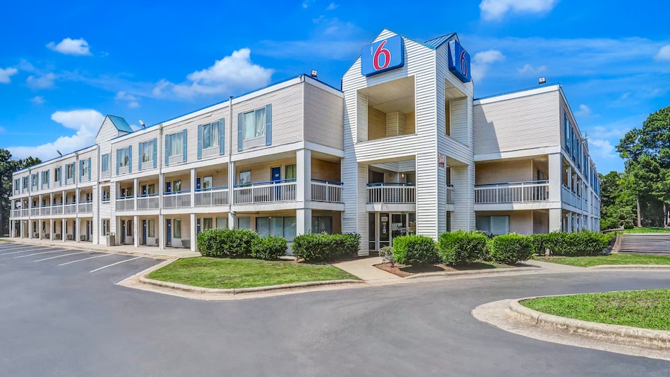 Motel 6 Raleigh, NC - North, C27518, Raleigh NC