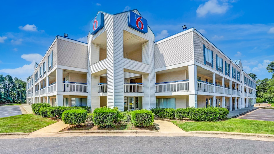 Motel 6 Raleigh, NC - North, C27518, Raleigh NC