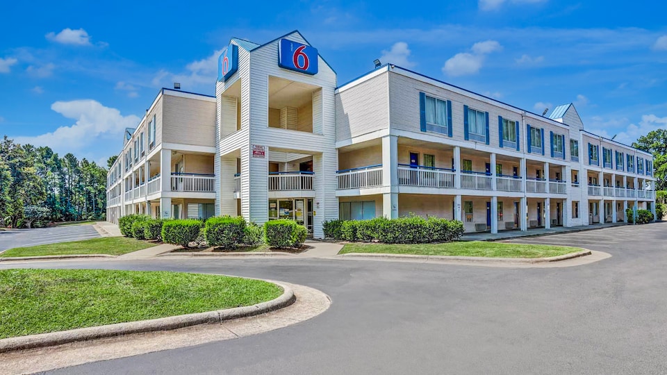 Motel 6 Raleigh, NC - North, C27518, Raleigh NC