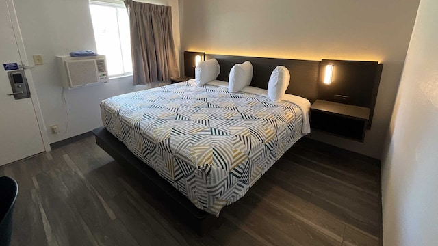 1 Queen Bed | Mob Acc RI Shwr Nsmk Minifridg