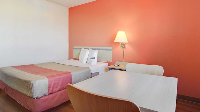 1 QUEEN BED | NON-SMOKING