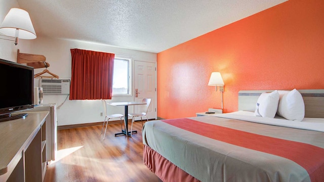 1 QUEEN BED | MOBILITY ACCESS RI SHWR NSMK