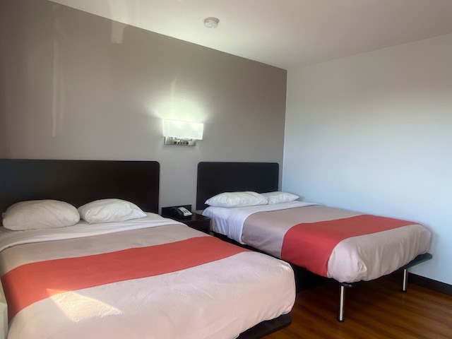 2 Full Beds | Non-Smoking, Micfridge