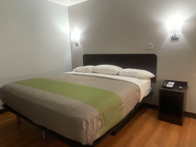 1 King Bed | Smoking, Micfridge