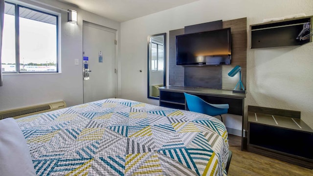 1 Queen Bed | Smoking