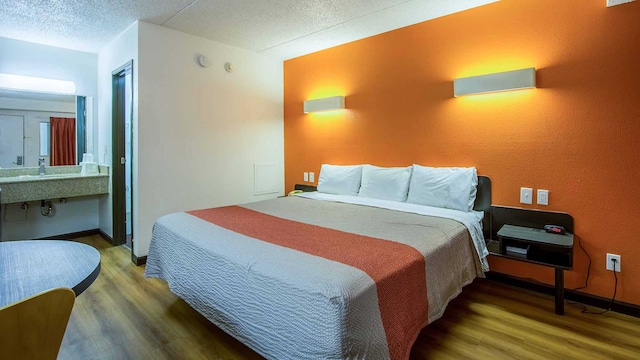 1 KING BED | MOBILITY ACCESS RI SHWR NSMK