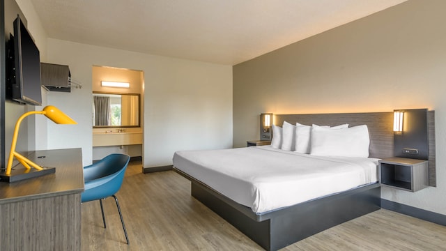 1 King Bed | Non-Smoking