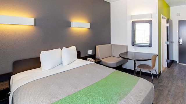 1 Queen Bed | Non-Smoking