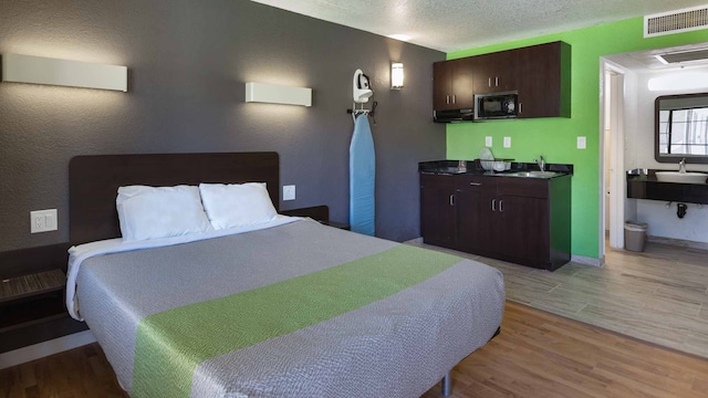 1 Queen Bed | Mobility Accessible Tub Nsmk