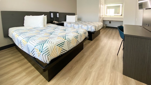 2 Queen Beds | Mini Fridge