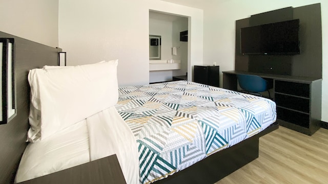 1 Queen Bed | Mini Fridge