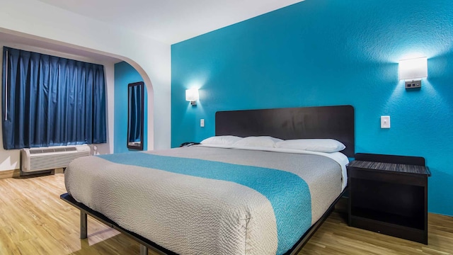 1 King Bed | Smoking, Micfridge