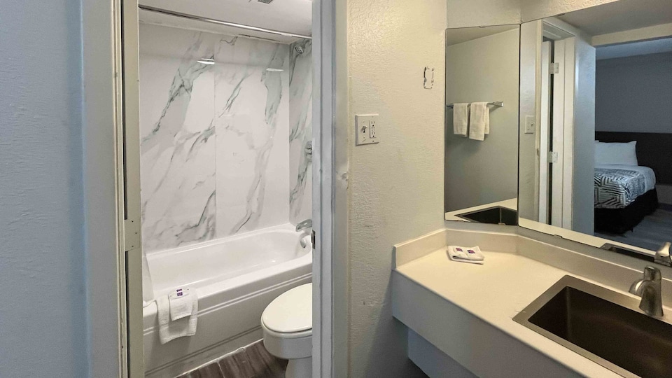 Studio 6 Phoenix, AZ - Midtown, C85013, Phoenix