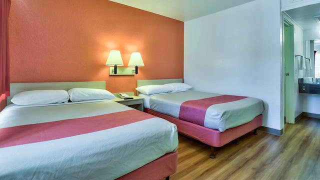 2 Full Beds | Smoking