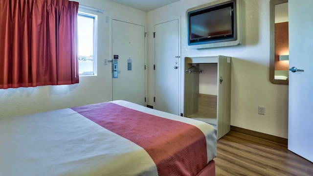 1 Queen Bed | Micfridge, Smoking