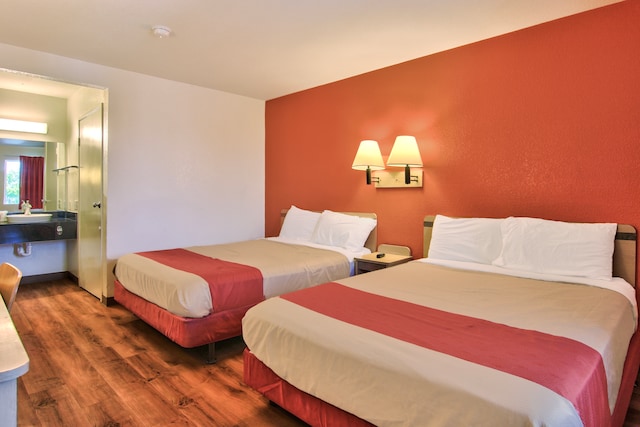 2 Full Beds | Micfridge