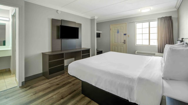 1 King Bed | Mob Acc RI Shwr Nsmk Micfridg