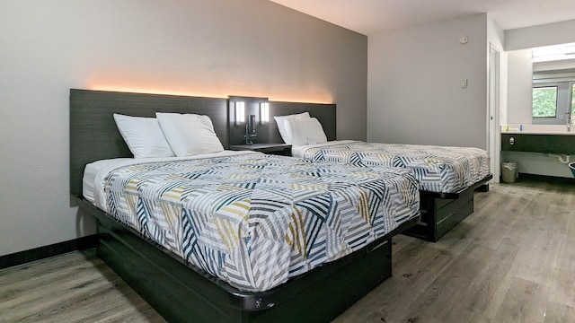 2 Full Beds | ADA/Tub