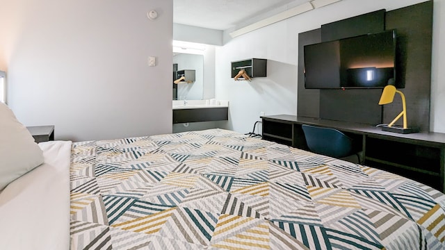 1 King Bed | ADA/RI Shower/Deluxe