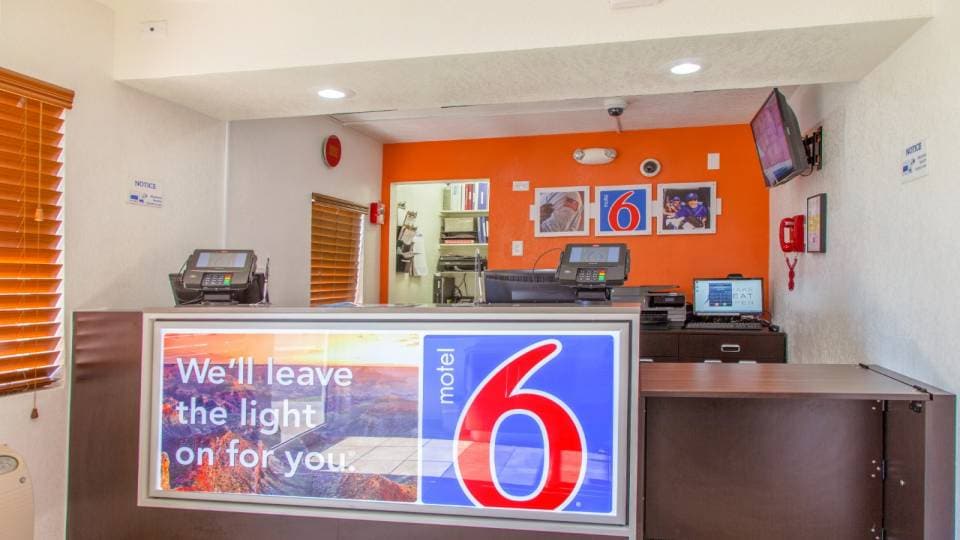 Motel 6 Phoenix, AZ - Airport - 24th Street, C85008, Phoenix