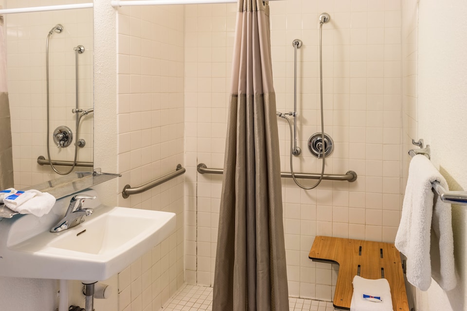 Motel 6 Bakersfield, CA - Convention Center,  Bakersfield, CA, Bakersfield