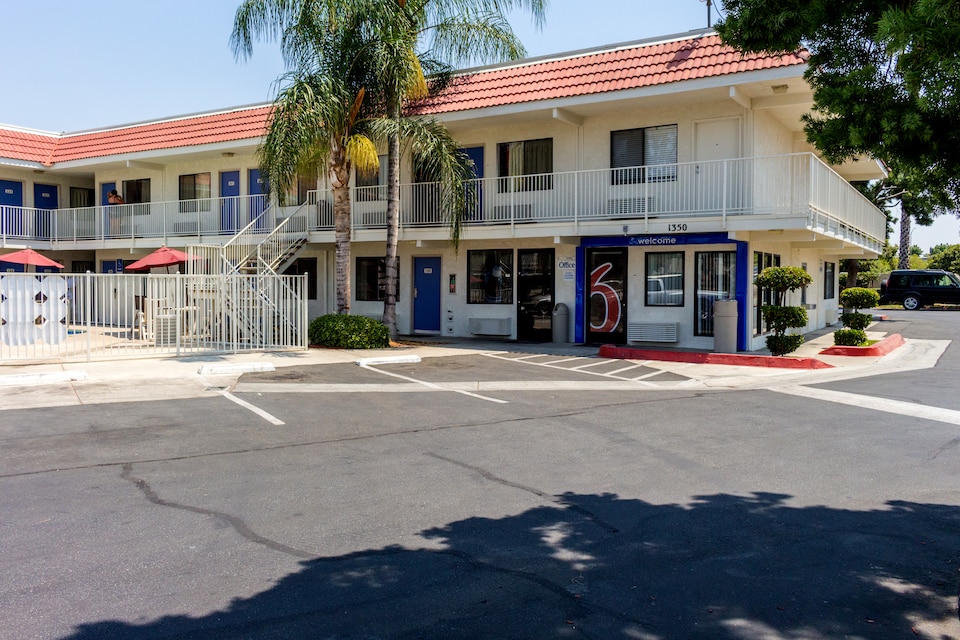 Motel 6 Bakersfield, CA - Convention Center,  Bakersfield, CA, Bakersfield
