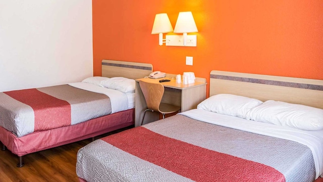 2 Full Beds | Mobility Accessible Tub